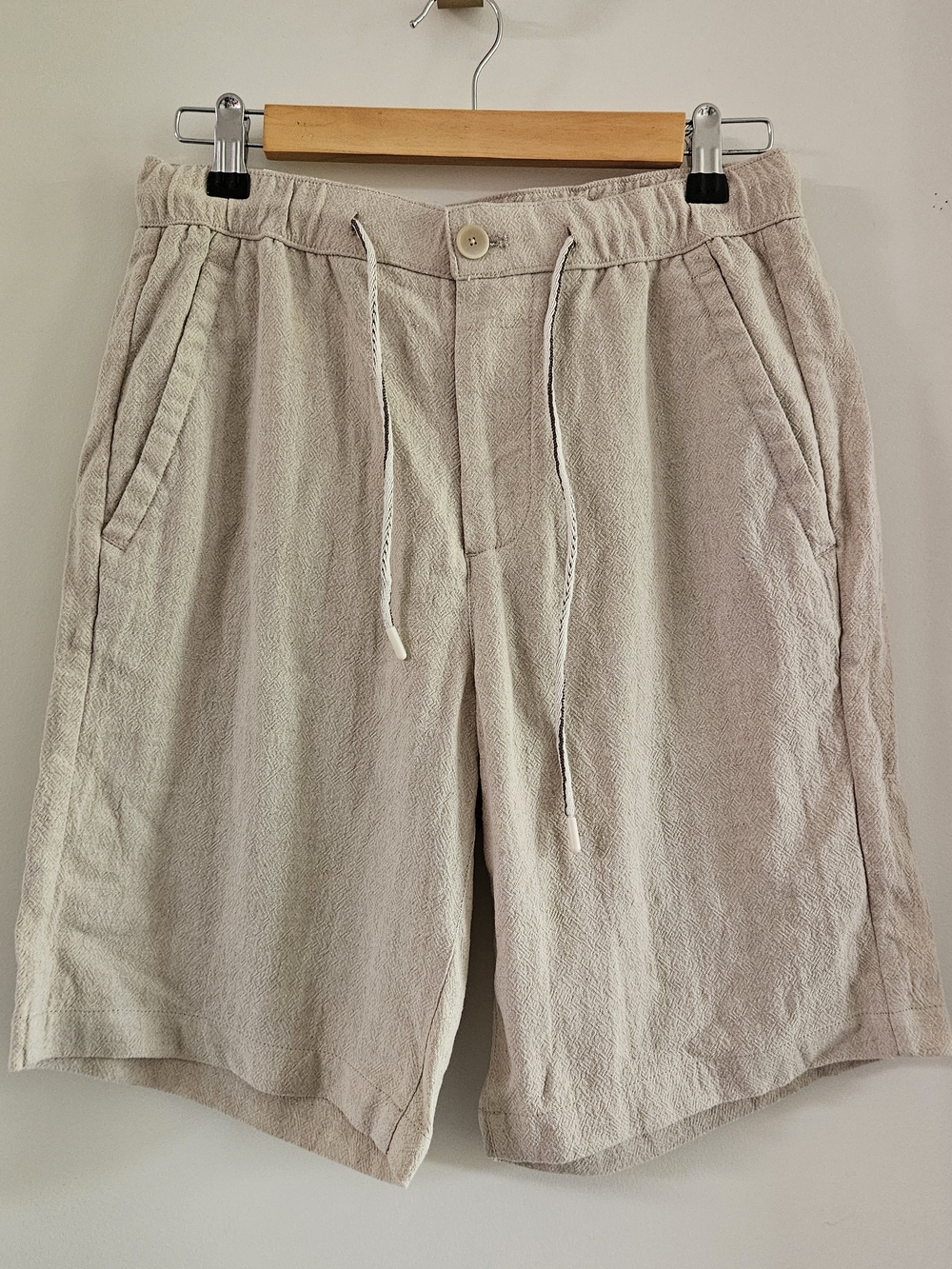 Zara Men's Drawstring Linen-Blend Shorts in Light Beige